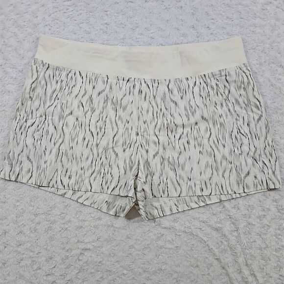 Athleta Womens Size 22 Trekkie North Short Hiking Travel Ikat Texture Magnolia - Picture 1 of 5